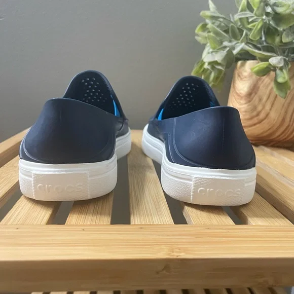 Navy little kids size c12 CROCS - Picture 6 of 8